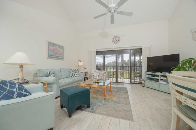 98 Village Del Lago Cir, St Augustine, FL 32080