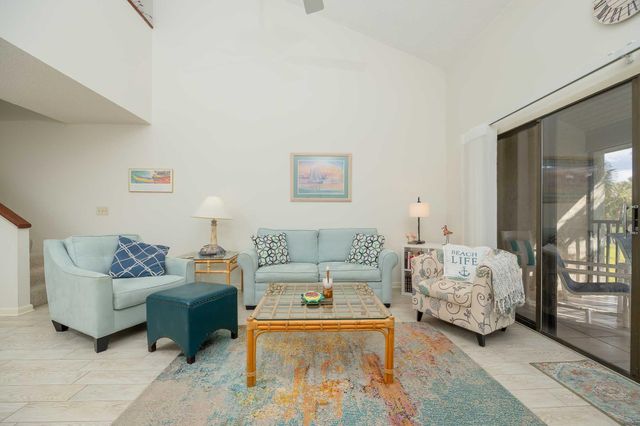 98 Village Del Lago Cir, St Augustine, FL 32080