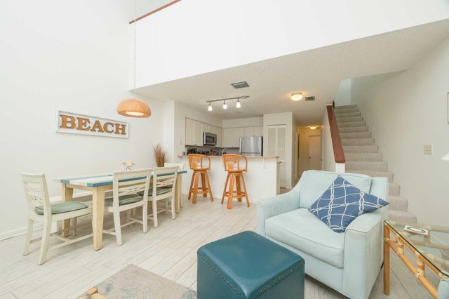 98 Village Del Lago Cir, St Augustine, FL 32080