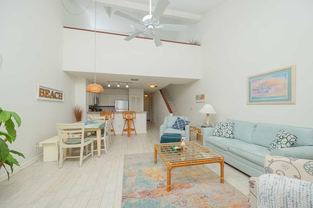 98 Village Del Lago Cir, St Augustine, FL 32080