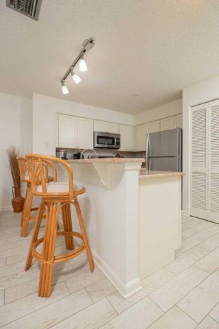 98 Village Del Lago Cir, St Augustine, FL 32080