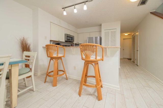 98 Village Del Lago Cir, St Augustine, FL 32080