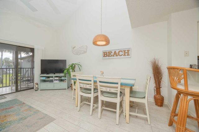 98 Village Del Lago Cir, St Augustine, FL 32080