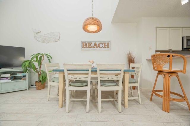 98 Village Del Lago Cir, St Augustine, FL 32080