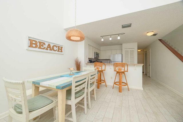 98 Village Del Lago Cir, St Augustine, FL 32080