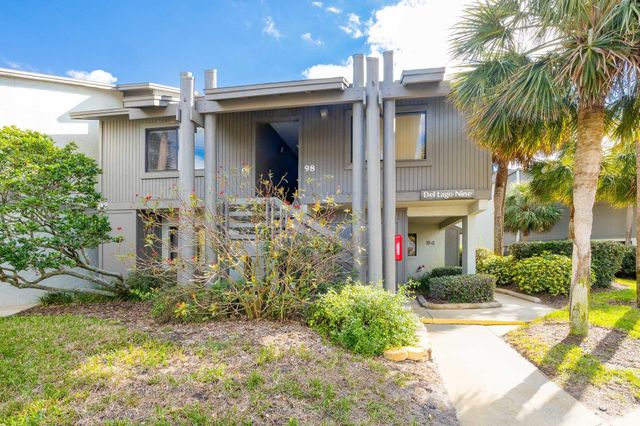 98 Village Del Lago Cir, St Augustine, FL 32080
