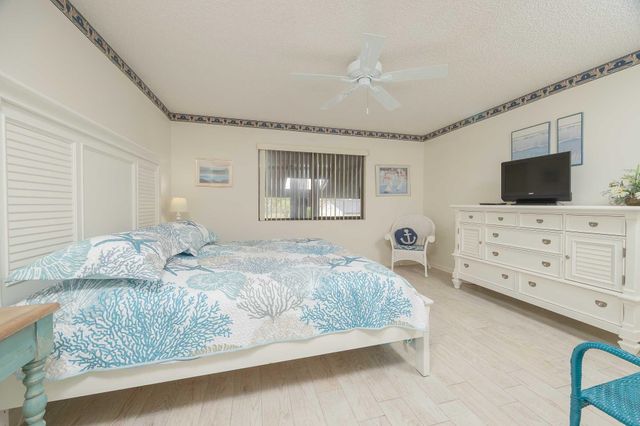 98 Village Del Lago Cir, St Augustine, FL 32080