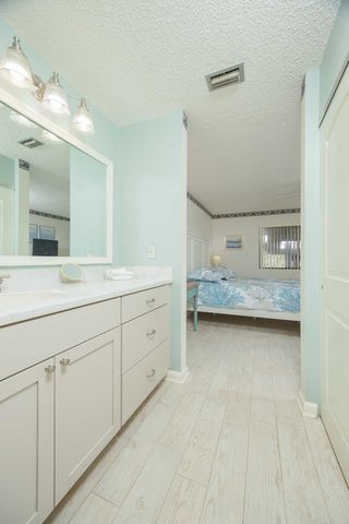 98 Village Del Lago Cir, St Augustine, FL 32080