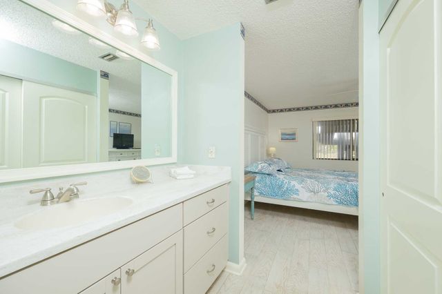 98 Village Del Lago Cir, St Augustine, FL 32080