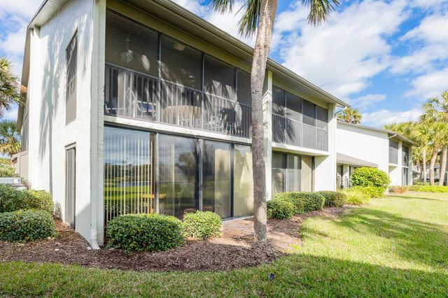 98 Village Del Lago Cir, St Augustine, FL 32080