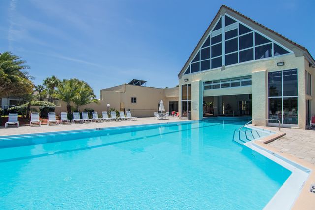 98 Village Del Lago Cir, St Augustine, FL 32080