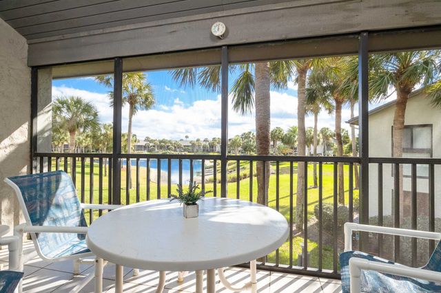 98 Village Del Lago Cir, St Augustine, FL 32080