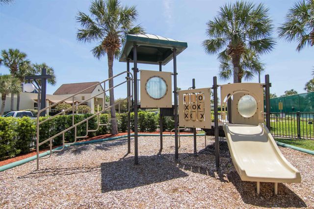 98 Village Del Lago Cir, St Augustine, FL 32080