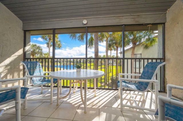 98 Village Del Lago Cir, St Augustine, FL 32080