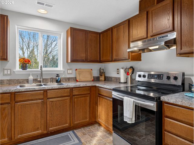 847 N DUNIWAY Rd, Lafayette, OR 97127