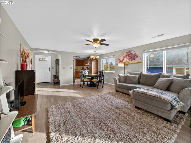 847 N DUNIWAY Rd, Lafayette, OR 97127