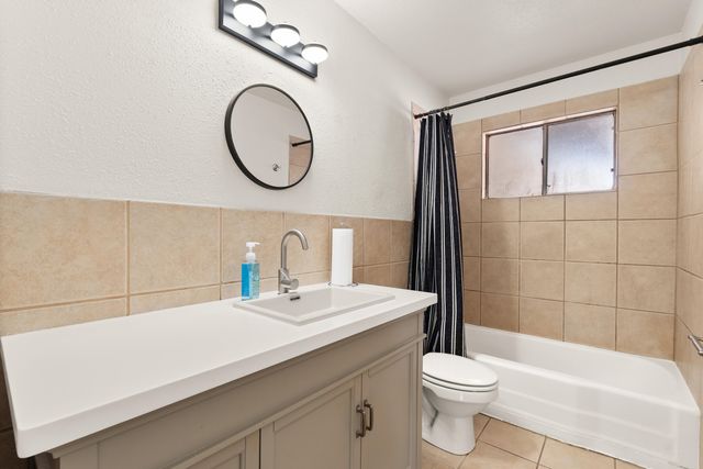 5944 Avenida La Barranca Place NW, Albuquerque, NM 87114