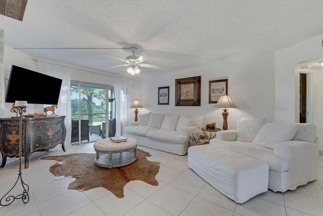 3755 Via 405, Lake Worth, FL 33467