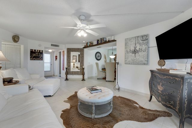 3755 Via 405, Lake Worth, FL 33467