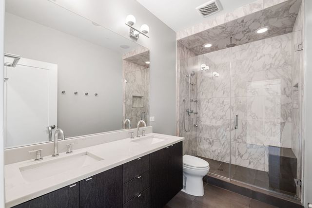2544 W Warren Boulevard, Chicago, IL 60612