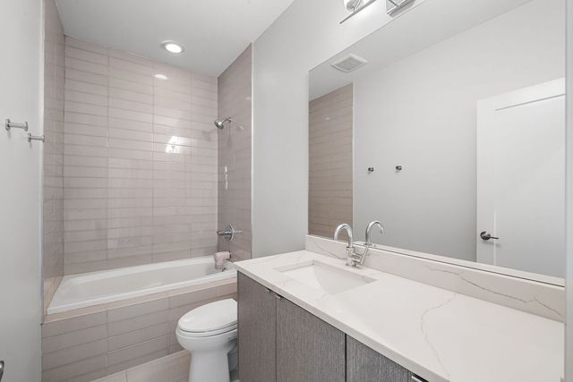 2544 W Warren Boulevard, Chicago, IL 60612