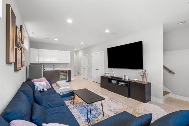 2544 W Warren Boulevard, Chicago, IL 60612