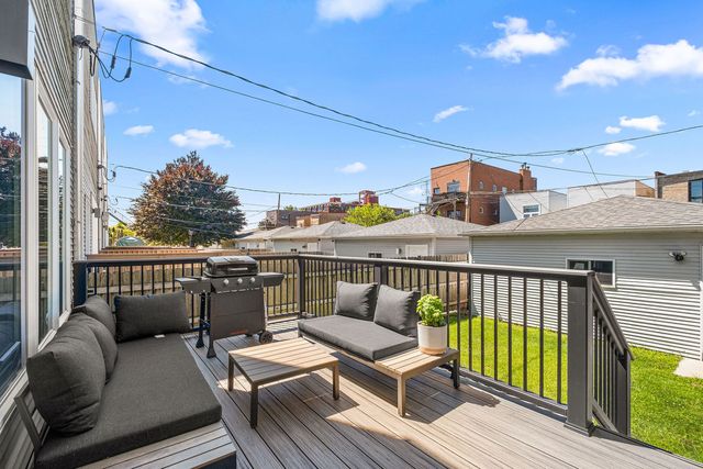 2544 W Warren Boulevard, Chicago, IL 60612