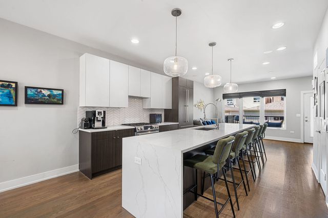 2544 W Warren Boulevard, Chicago, IL 60612