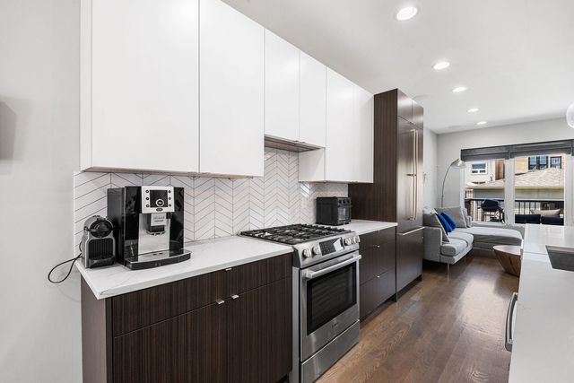 2544 W Warren Boulevard, Chicago, IL 60612