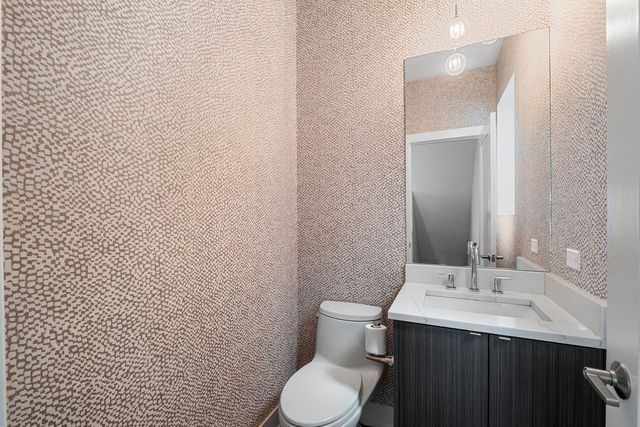 2544 W Warren Boulevard, Chicago, IL 60612