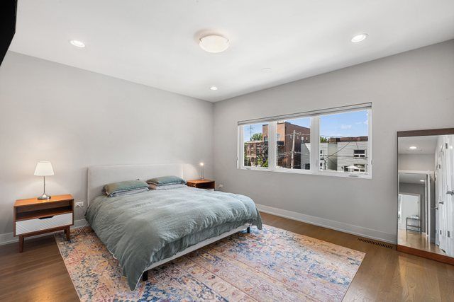 2544 W Warren Boulevard, Chicago, IL 60612