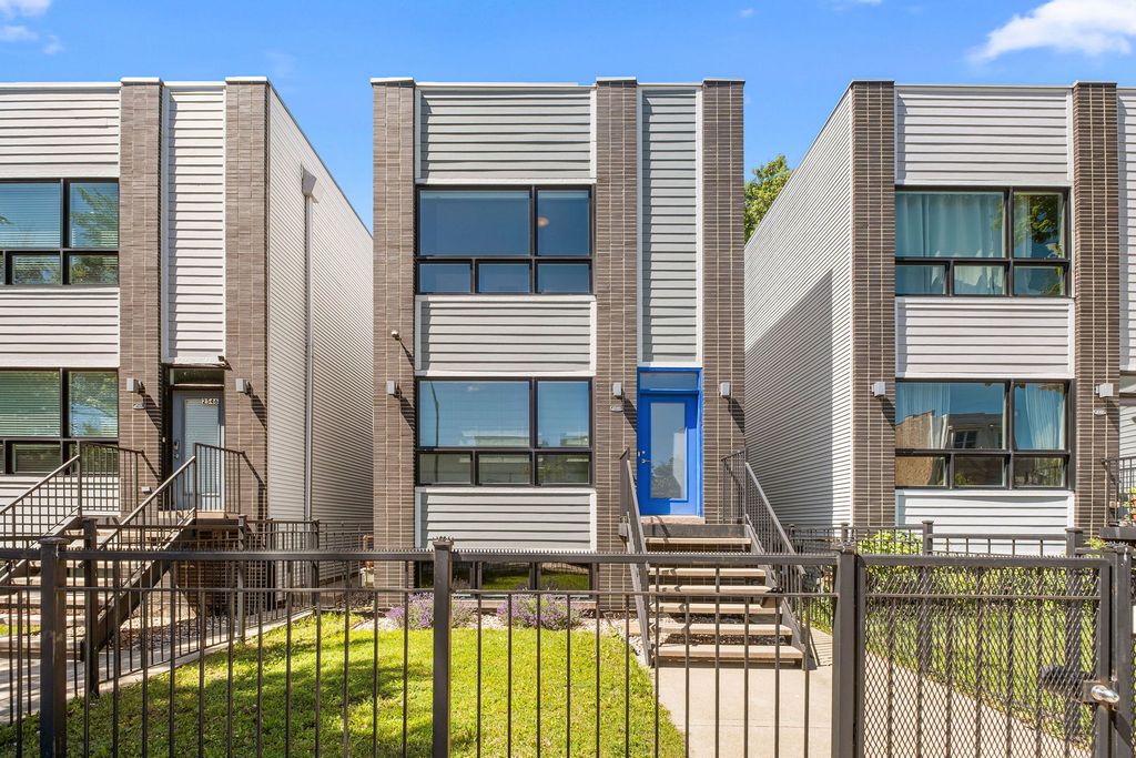2544 W Warren Boulevard, Chicago, IL 60612