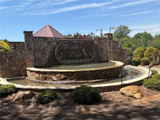 107 W Waters Edge Lane, West Union, SC 29696
