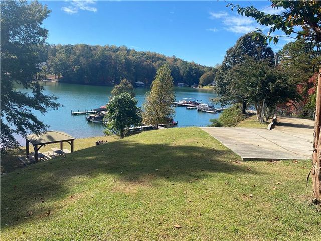 107 W Waters Edge Lane, West Union, SC 29696