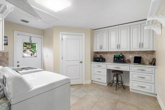 2901 NW 24 Terrace N, Boca Raton, FL 33431