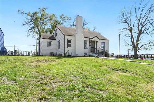 11201 E 40th Street S, Independence, MO 64052