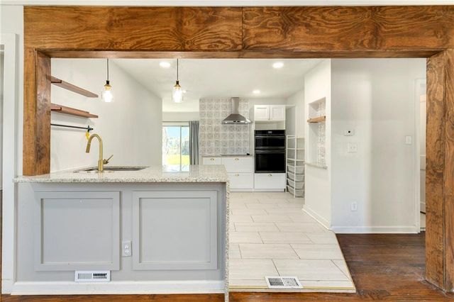 11201 E 40th Street S, Independence, MO 64052