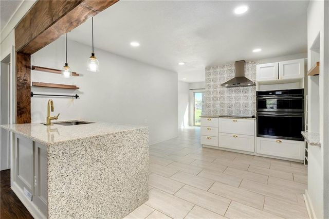 11201 E 40th Street S, Independence, MO 64052