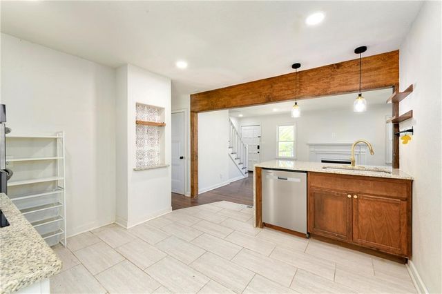 11201 E 40th Street S, Independence, MO 64052