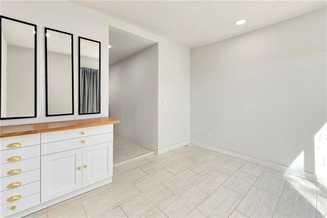 11201 E 40th Street S, Independence, MO 64052