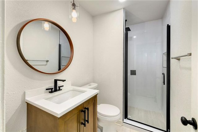 11201 E 40th Street S, Independence, MO 64052