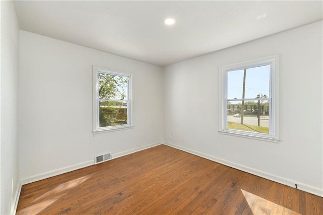 11201 E 40th Street S, Independence, MO 64052