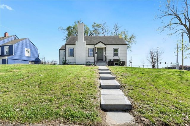 11201 E 40th Street S, Independence, MO 64052