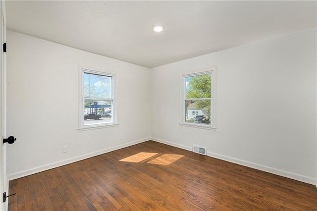 11201 E 40th Street S, Independence, MO 64052