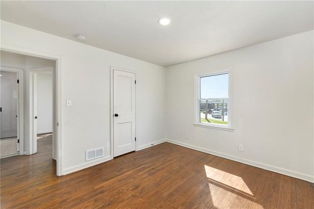 11201 E 40th Street S, Independence, MO 64052