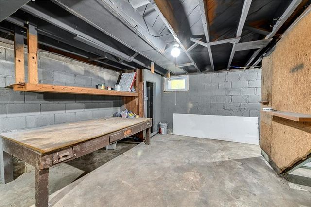 11201 E 40th Street S, Independence, MO 64052