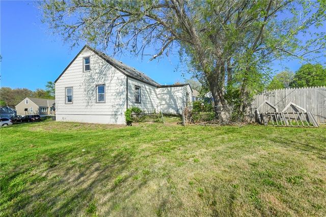 11201 E 40th Street S, Independence, MO 64052