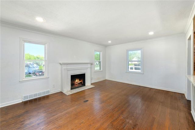 11201 E 40th Street S, Independence, MO 64052