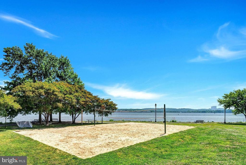 725 CARPENTER RD, Alexandria, VA 22314