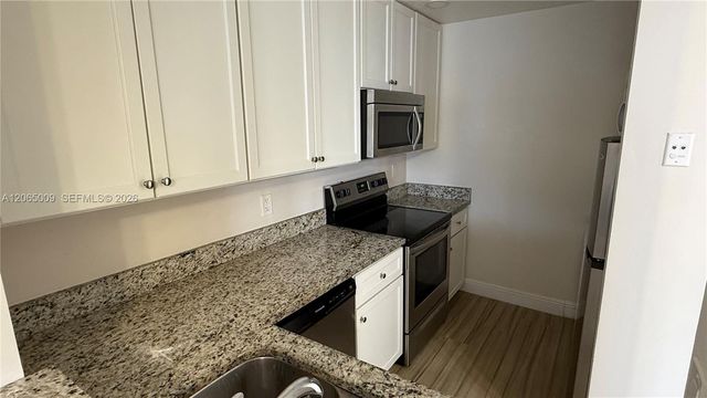 1006 Twin Lakes Drive 20-E, Coral Springs, FL 33071
